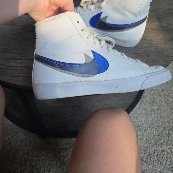 Nike White and Blue High-Top Sneakers - Picture 2 of 8